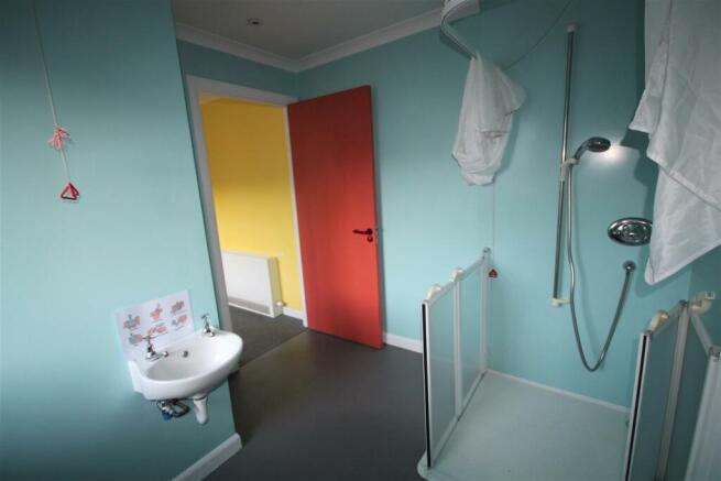 EN-SUITE WET ROOM