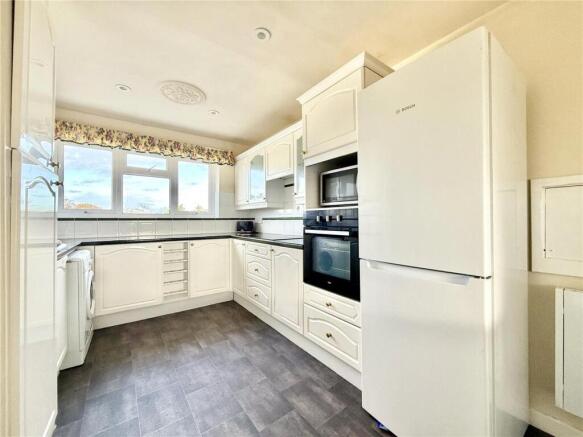 Wharncliffe Road, Highcliffe On Sea - View 3