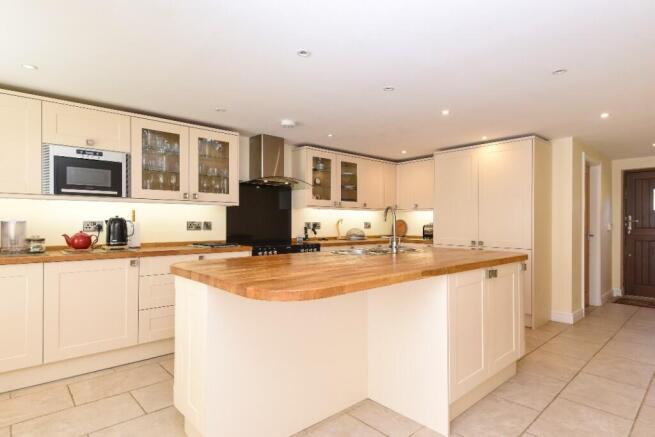 4 bed Detached for sale Image 8