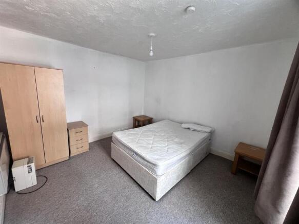 Bed1.jpeg