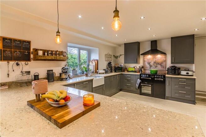 7 bed Link Detached House for sale Image 11