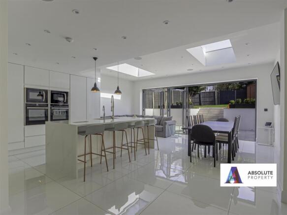 Kitchen shot 1.jpg