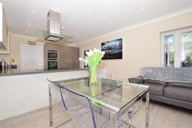 Kitchen/ Breakfast Room