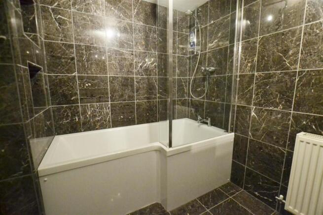 bed 3 ensuite (1).jpg