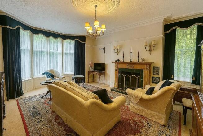 5 bed Semi-Detached for sale Image 4