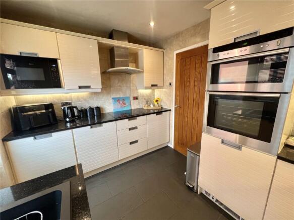3 bed Bungalow for sale Image 2