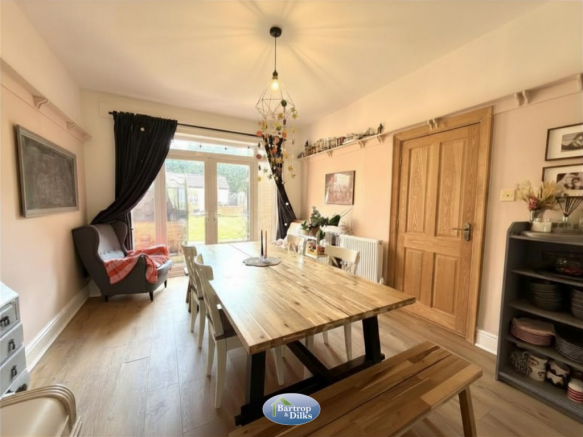 4 bed Semi-Detached for sale Image 11