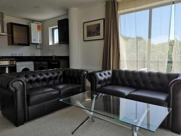 LOUNGE/KITCHEN