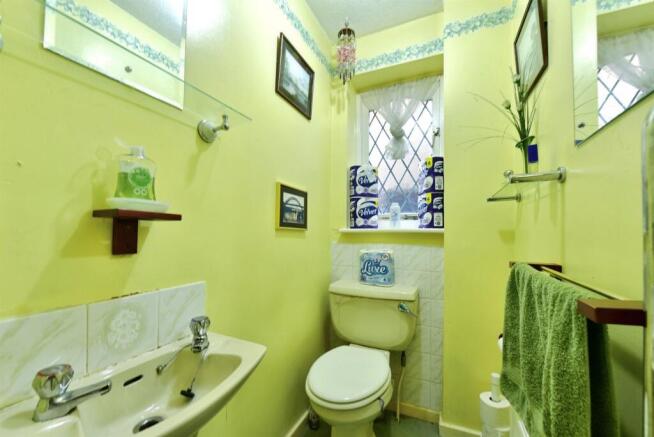 4 bed Detached for sale Image 5