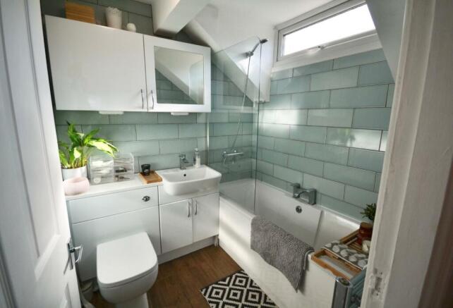 BATHROOM SUITE