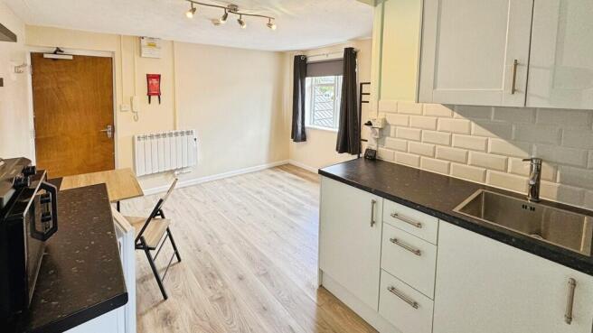 Living / bedroom ...