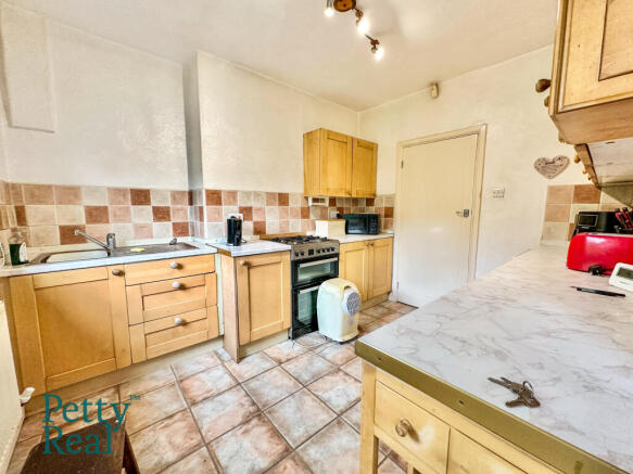 2 bed Semi-Detached Bungalow for sale Image 8