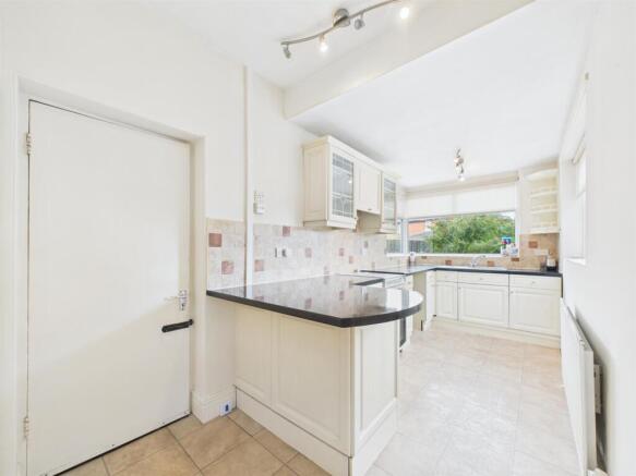 Kitchen 1.jpg