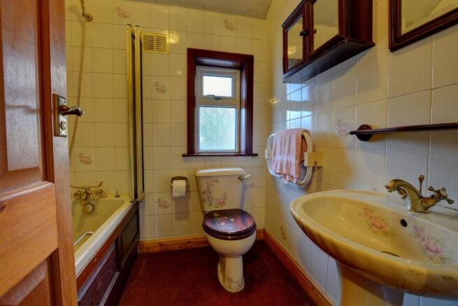 Bathroom - 1.jpg