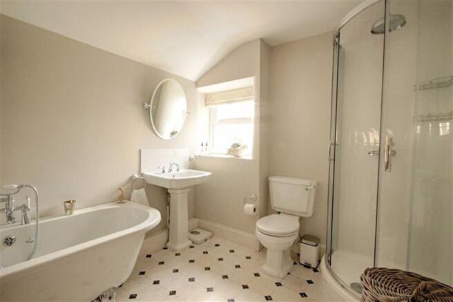 FAMILY BATHROOM