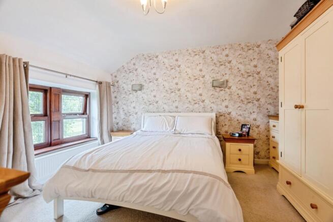 4 bed Detached for sale Image 9