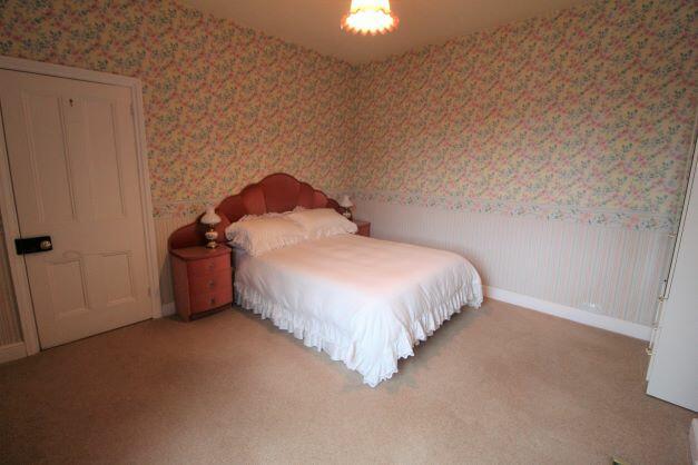 R Bed 2.jpg