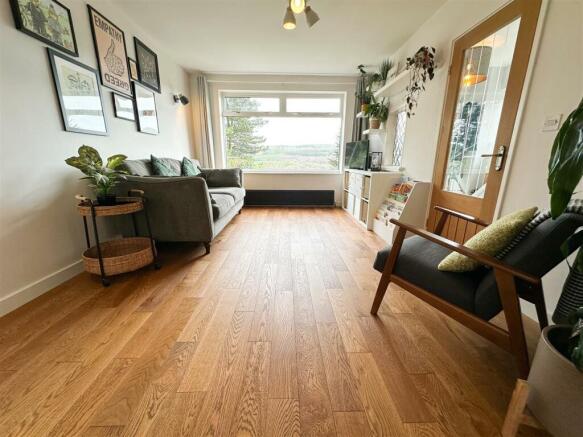 LOUNGE DINING ROOM