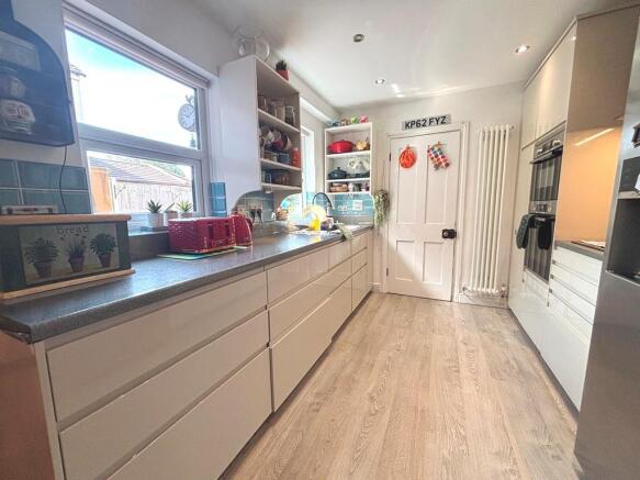Kitchen 2.JPG