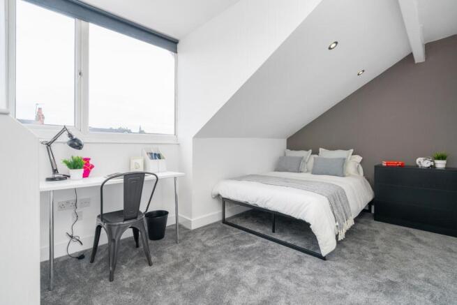 8 bed House to rent Image 12