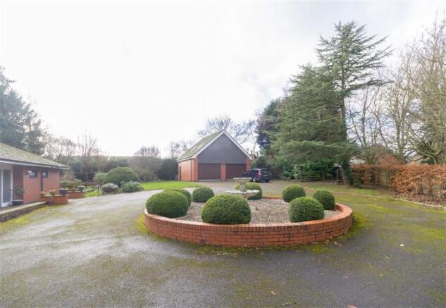 GARAGE & DRIVEWAY