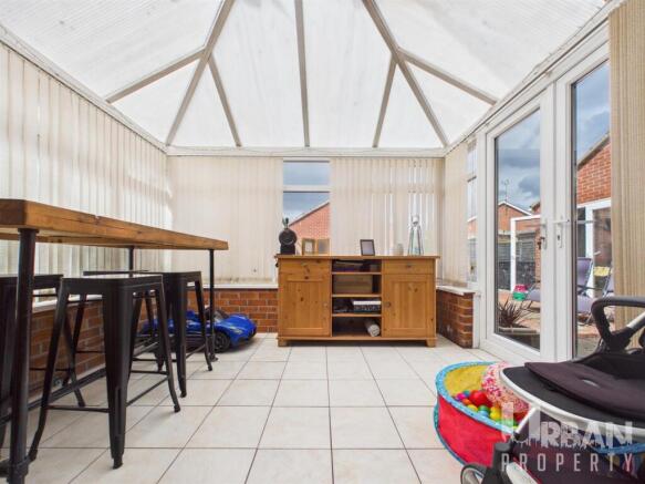 4 bed Detached for sale Image 8
