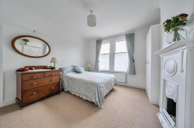 5 bed Detached for sale Image 10