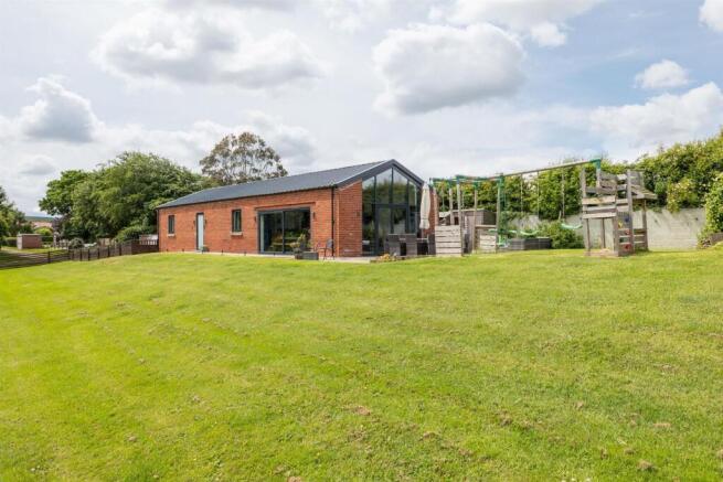 2 bed House for sale Image 12