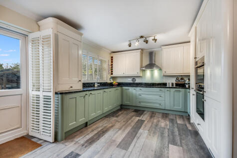Baddow Hall Crescent, Great Baddow, Chelmsford
