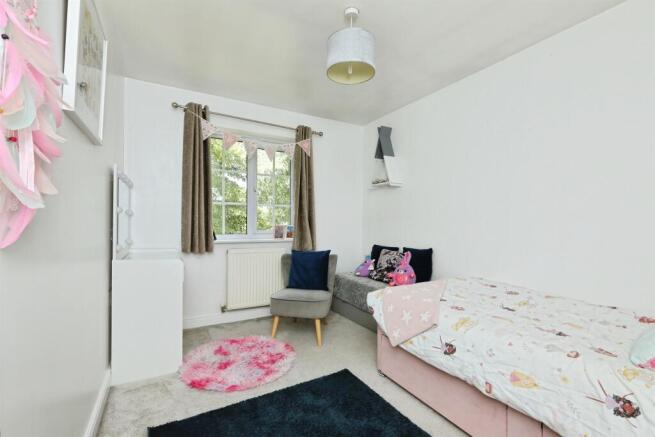 4 bed Semi-Detached for sale Image 12