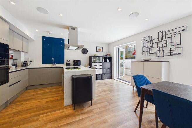 Kitchen Diner.
