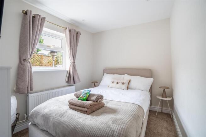 4 bed Terraced to rent Image 9