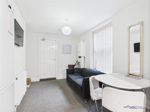 1 bed House Share to rent Image 4