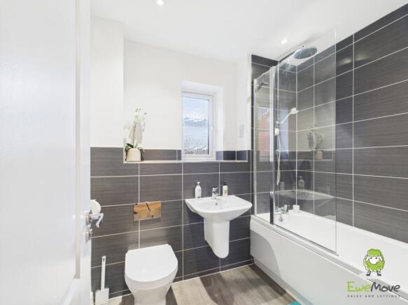 EweMove Estate Agents Basingstoke - Longwood Copse