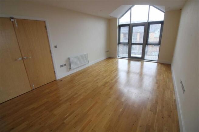 LIVING\DINING AREA