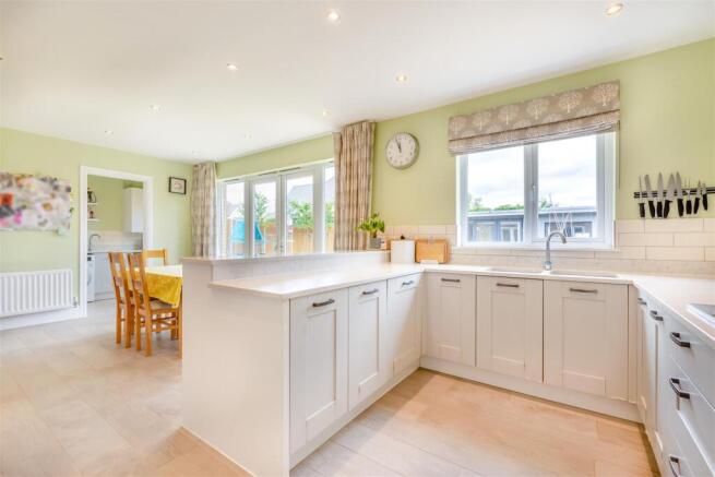 Kitchen/Dining Area