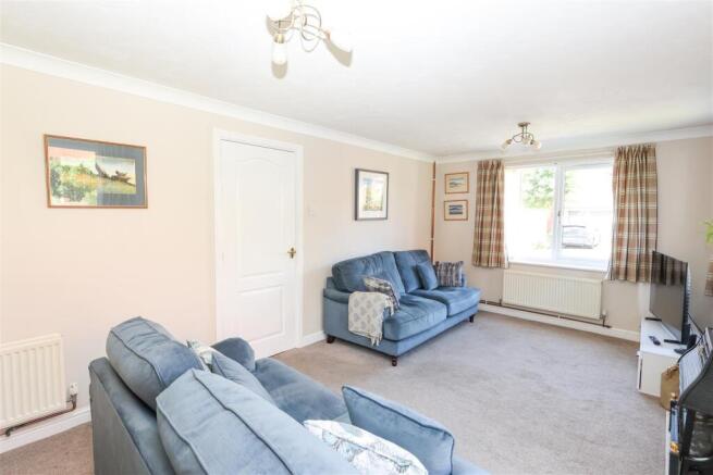 6 bed Detached for sale Image 10
