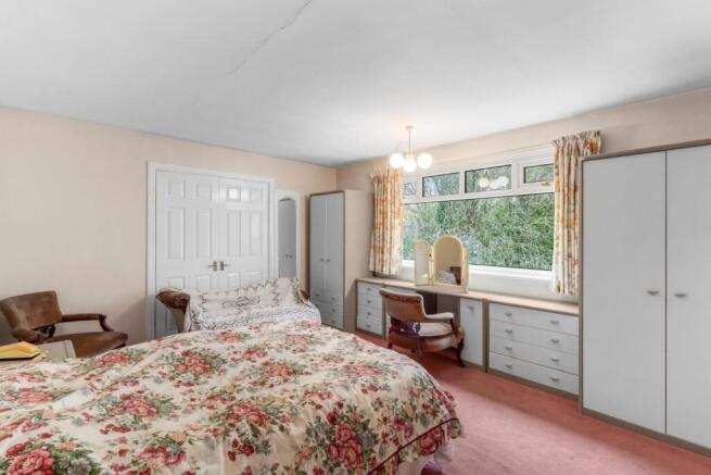 4 bed Detached for sale Image 9
