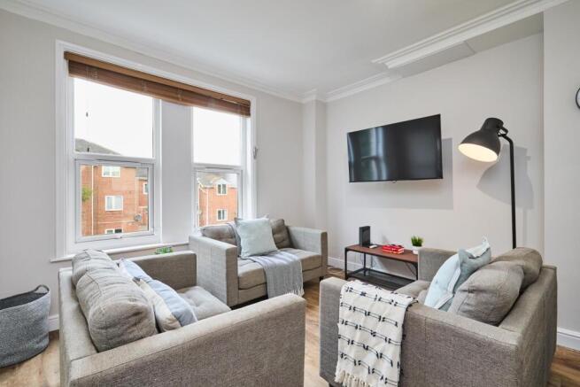 1 bed House Share to rent Image 7