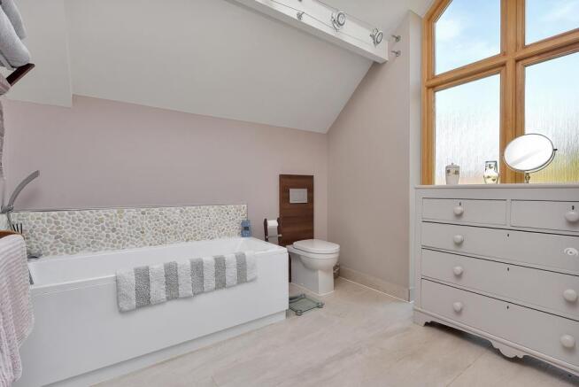 ENSUITE BATHROOM