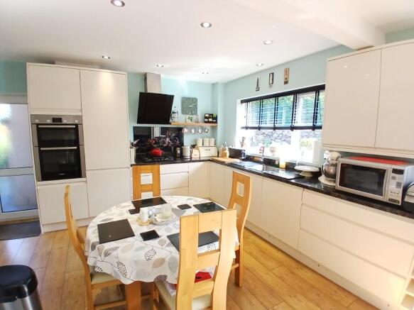 KITCHEN DINER