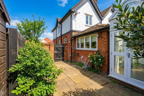 23 Rayleigh Road, Shenfield, Essex, CM13 1AB