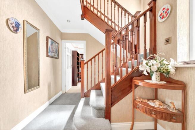 Campion Gardens, Woodford Green, IG8 photo 4