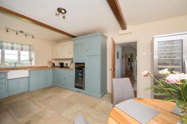 6 bed Detached for sale Image 7