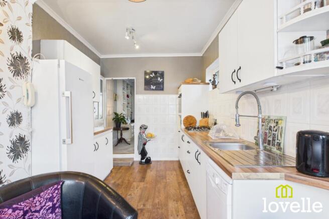 4 bed Semi-Detached for sale Image 6