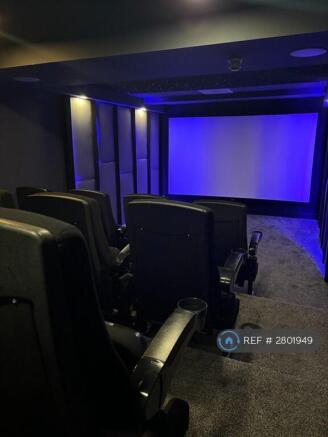3 bed Flat to rent Image 12