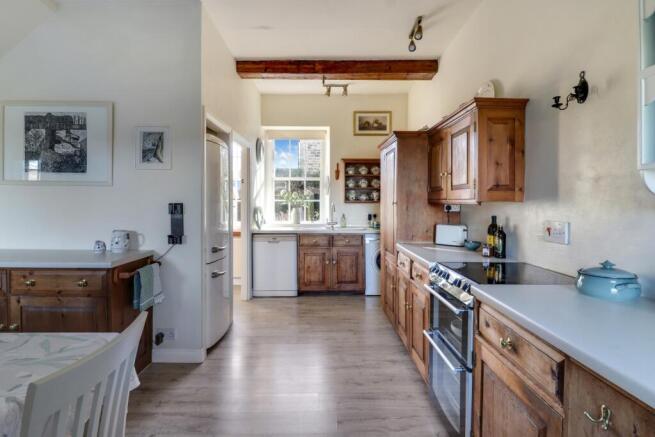5 bed Semi-Detached for sale Image 8