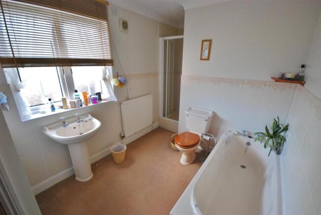FAMILY BATHROOM: