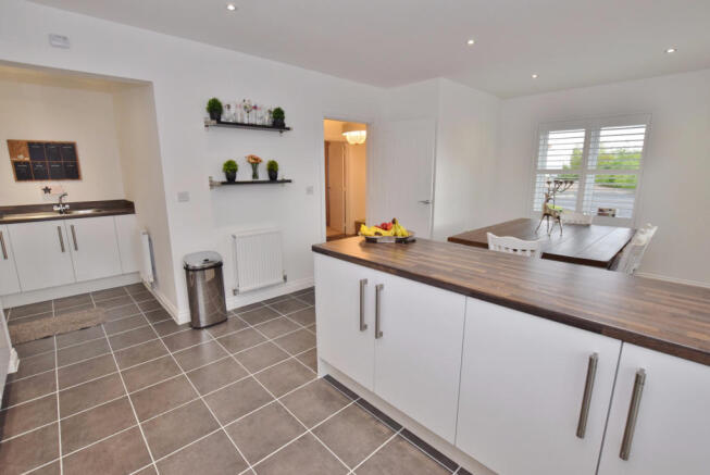 KITCHEN / DINER