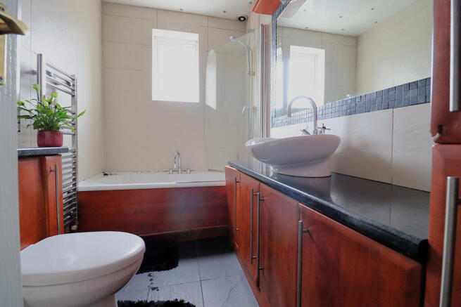 3 bed Terraced for sale Image 10